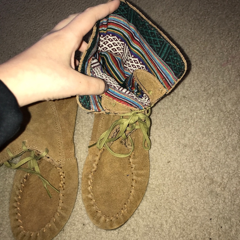 Steve Madden lace up suede boots